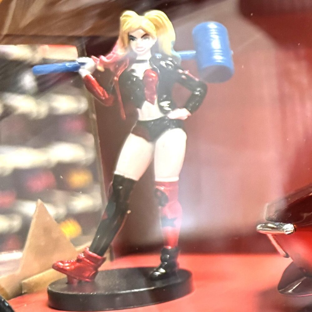 Jada Toys Hollywood Rides Harley Quinn 1969 Chevy Corvette Stingray 1:24 Die-Cas